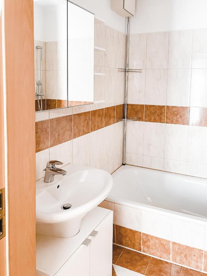 Schoene Wohnung, Eigene Terrasse, Privater Parkplatz, Wi-Fi, Waschmaschine, 3P Chemnitz Eksteriør bilde